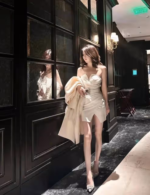 驚艷全場!短裙卷髮高跟鞋,御姐風範輕鬆get,你準備好了嗎?