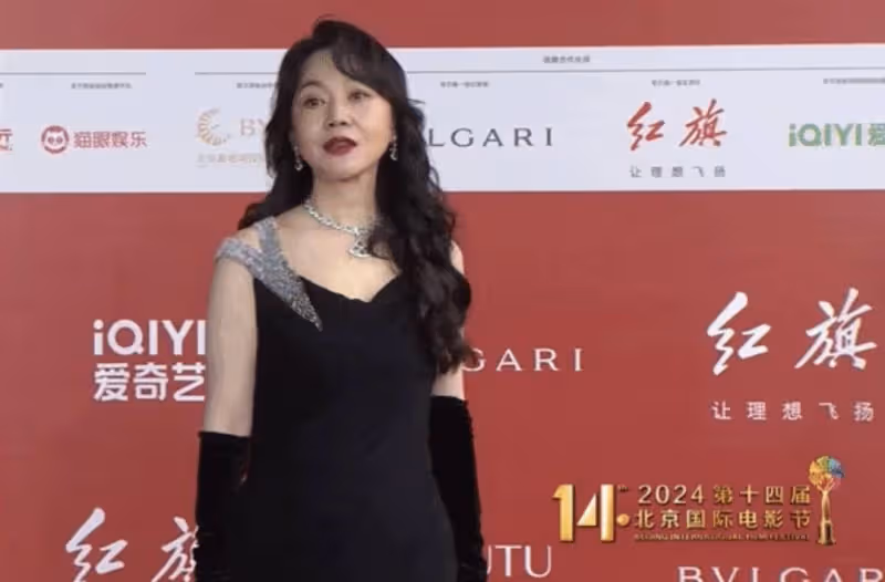 北影節閆妮告訴你："乾乾癟癟"不叫美，珠圓玉潤才更有韻味