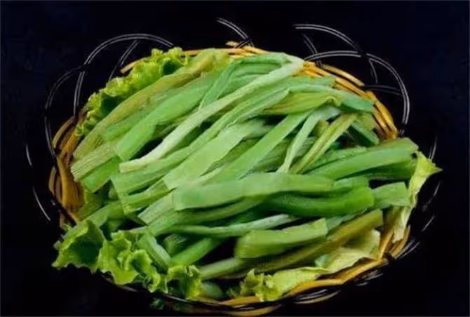 火鍋店的貢菜,長得像萵筍曬乾像豆角,它究竟是什麼菜?