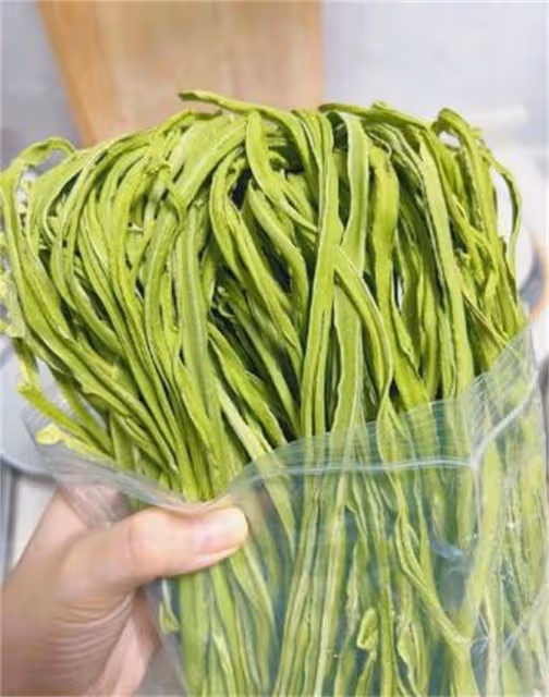 火鍋店的貢菜,長得像萵筍曬乾像豆角,它究竟是什麼菜?