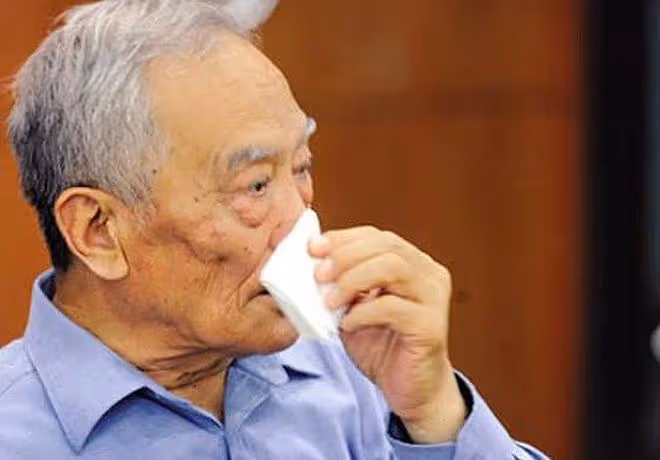 丁克20年的我，去養老院看望一位老同事後，我決定要領養一個孩子