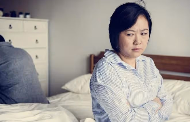 64歲獨居大媽的感慨:老伴因病去世後,我反而感覺生活自在多了