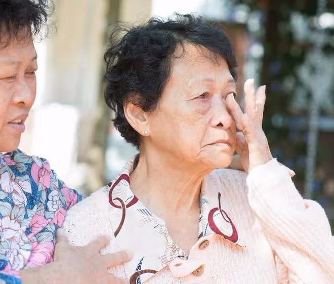64歲獨居大媽的感慨:老伴因病去世後,我反而感覺生活自在多了