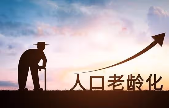 56歲大姐坦言:乾了這麼多年保姆,我們最不願意伺候的是這種老人