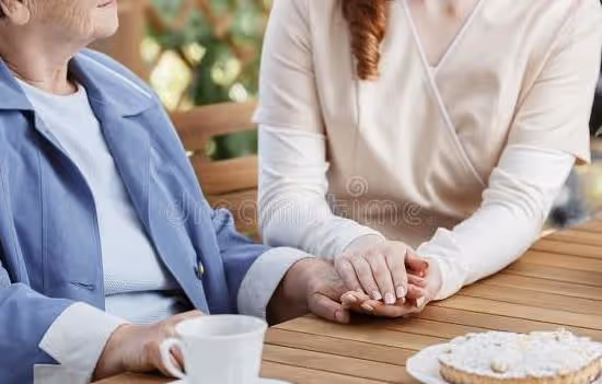 56歲大姐坦言:乾了這麼多年保姆,我們最不願意伺候的是這種老人