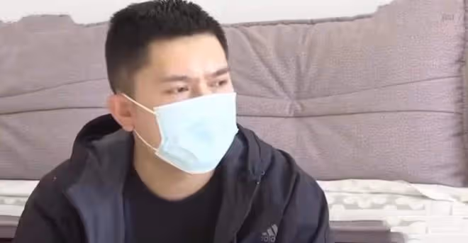 27歲小伙被繼父養大,因繼父不給買房他竟要找生父,母親:不感恩