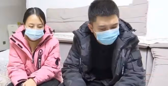 27歲小伙被繼父養大,因繼父不給買房他竟要找生父,母親:不感恩