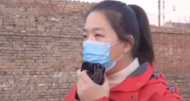 27歲小伙被繼父養大,因繼父不給買房他竟要找生父,母親:不感恩
