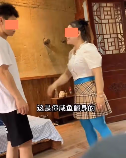房東大姐愛上帥氣男租客,主動要求交往:這是你翻身最好的機會