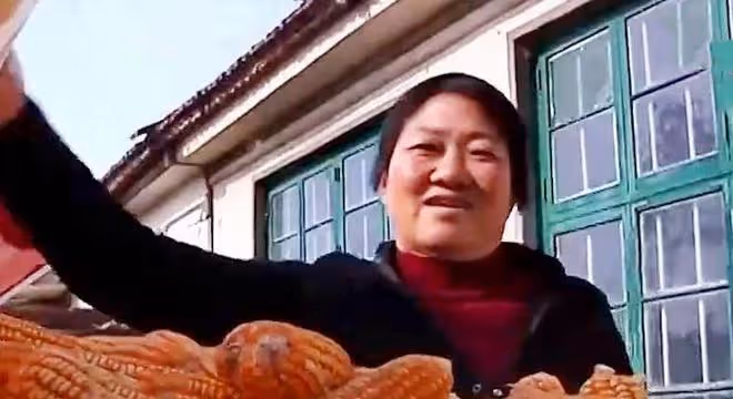 54歲大媽相中有錢大爺,要求大爺買房買車:你不能白撿漂亮媳婦