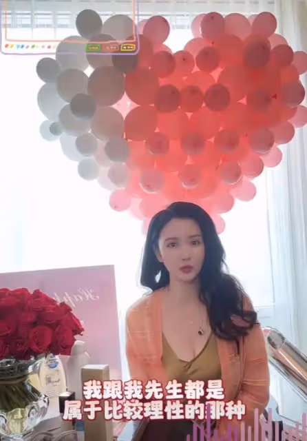 張萌慶祝結婚10周年,罕曬與富豪老公合影,住豪華酒店貼臉秀恩愛