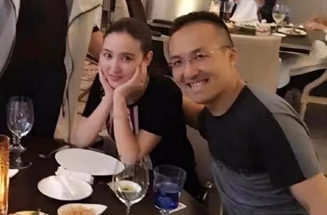 張萌慶祝結婚10周年,罕曬與富豪老公合影,住豪華酒店貼臉秀恩愛