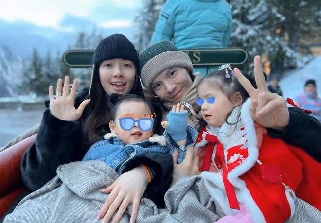 40歲郭碧婷曬近照,參加浪姐後瘦了一大圈,扎雙馬尾又嫩又少女