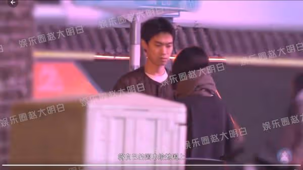 《浪姐5》女星熱戀小10歲偶像！　「路邊牽手、圍圍巾」全被拍