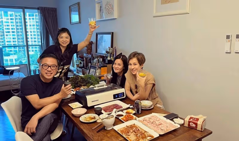 香港女星梁碧芝罕見露面，息影嫁富貴老公，常搭私人飛機周遊列國
