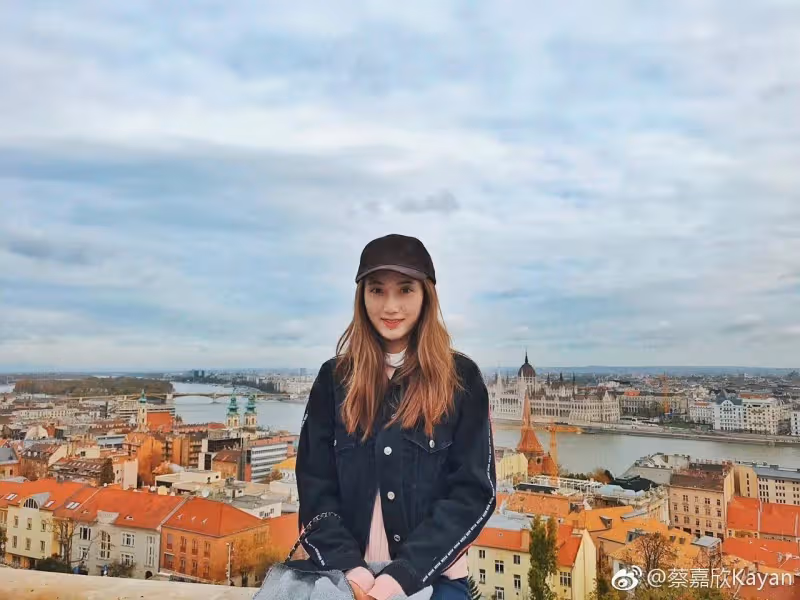 疑準備轉行!TVB港姐蔡嘉欣自曝將帶旅遊團出行,去年底嫁豪門
