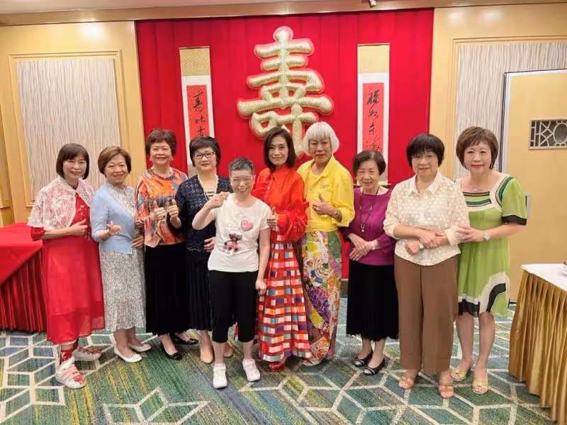 TVB前台柱曾與陳百祥弟弟戀愛多年分手,如今63歲享受單身,與佘詩曼媽媽是好友
