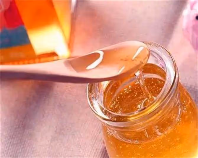 蜂蜜到底用不用放冰箱保鮮？蜂蜜的儲存方法和保質期