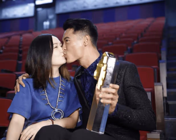 TVB前男星偷食女拍檔!被曝光後8個月不敢出門!太太因懷孕原諒