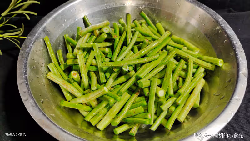 記住這個神搭配,立夏前這菜先吃起來!三兩下就炒一盤,挑動好食慾、超下飯