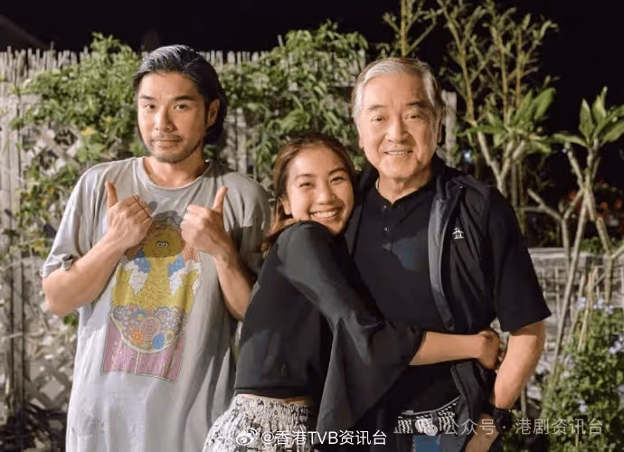 TVB小花補辦婚宴照曝光!秦沛盛裝亮相全程望愛女甜笑