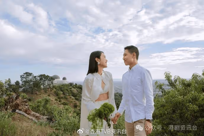 TVB小花補辦婚宴照曝光!秦沛盛裝亮相全程望愛女甜笑
