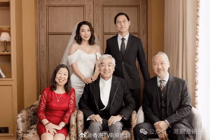 TVB小花補辦婚宴照曝光!秦沛盛裝亮相全程望愛女甜笑