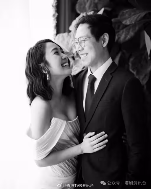 TVB小花補辦婚宴照曝光!秦沛盛裝亮相全程望愛女甜笑
