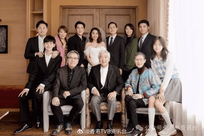 TVB小花補辦婚宴照曝光！秦沛盛裝亮相全程望愛女甜笑