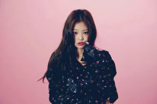那英與韓國女星Jennie「撞臉」,時尚果真是個輪迴