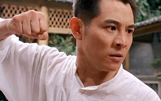 李連杰現身探望摔傷向太,深厚友情曝光引關注