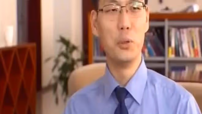 年輕小伙因愛生恨,傷害女友的男朋友:我想讓她回家照顧孩子
