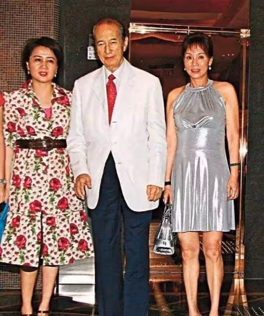 61歲何超瓊素顏似「大媽」，個子矮小穿著樸素，可惜賭王的基因