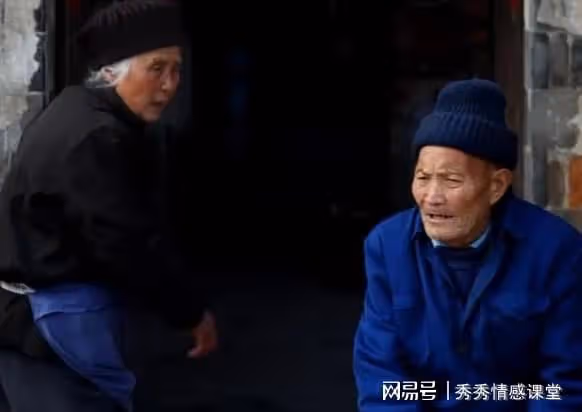 我擅自做主把生病母親接家,讓退休老伴照顧,她卻帶著行李消失了