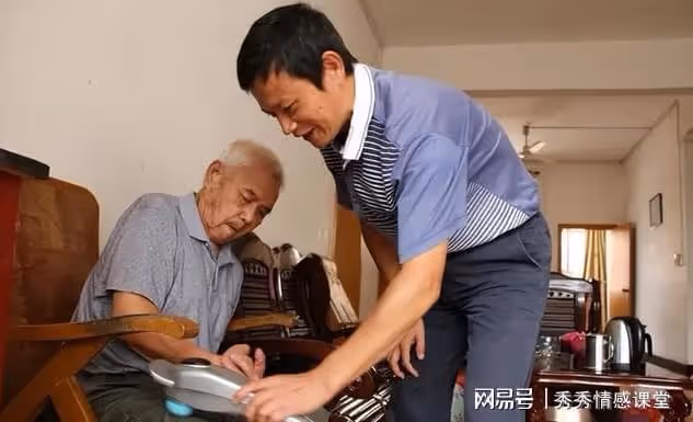當年我爸是上門女婿,外公一直對他不滿意,突然讓他打開箱子