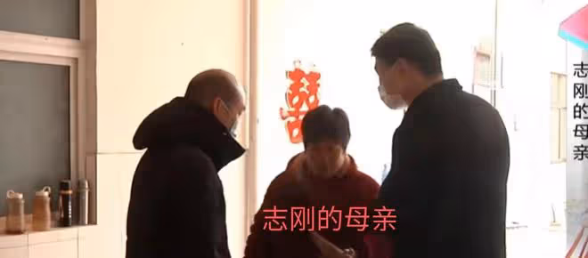 「誰讓你結婚晚?」弟弟花光家中積蓄,哥哥沒錢結婚反被父親指責