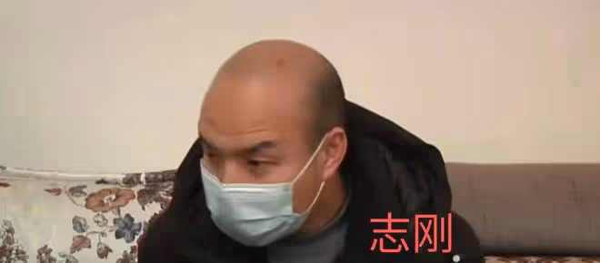 「誰讓你結婚晚?」弟弟花光家中積蓄,哥哥沒錢結婚反被父親指責