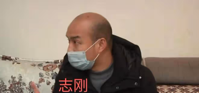 「誰讓你結婚晚?」弟弟花光家中積蓄,哥哥沒錢結婚反被父親指責