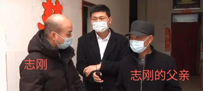 「誰讓你結婚晚?」弟弟花光家中積蓄,哥哥沒錢結婚反被父親指責
