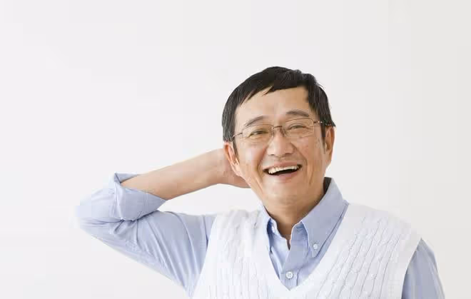 64歲大爺拒絕女鄰居的大膽示愛:我雖老,但還沒有老糊塗