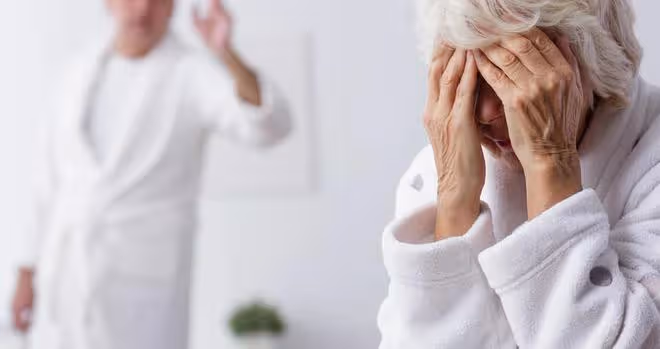 60歲阿姨:雖然再婚老伴退休金1萬,1年後,我還是和他離了婚