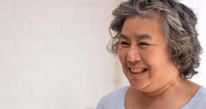 53歲阿姨入住養老院,子女從未看望過,女婿:家散了,怨不得別人