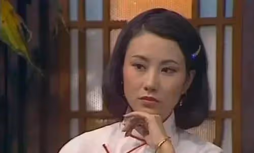 汪明荃:兩次患癌,棄藝從政,影視歌三棲「皇后」,無人敢惹?