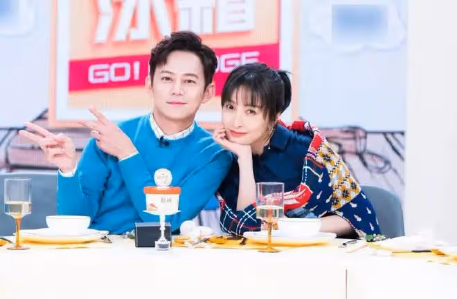 50歲何炅:20年護著4個「家人」,最後一個沒留住,他老了,累了