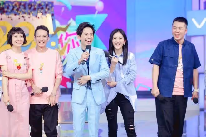 50歲何炅:20年護著4個「家人」,最後一個沒留住,他老了,累了