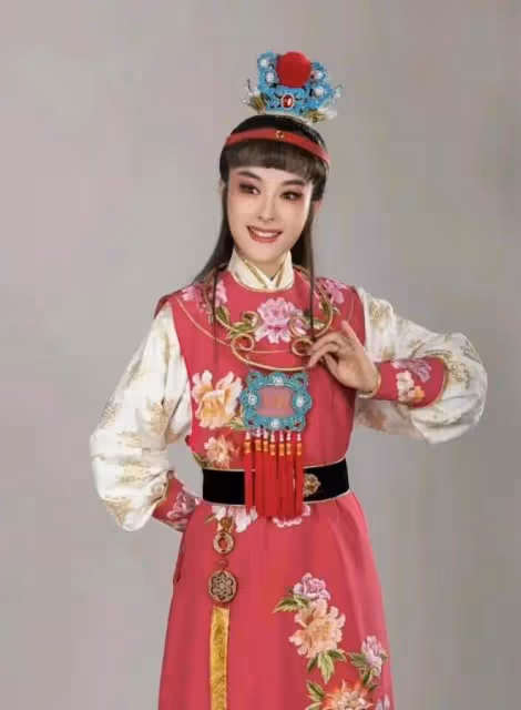 「最帥女小生」一上台,黃曉明嚇到自愧不如,她魅力究竟有多大?
