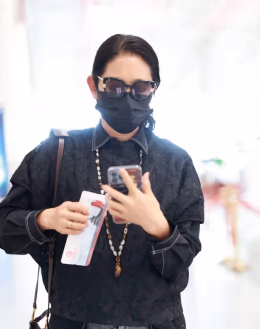 倪萍真是奶奶輩楷模,打扮潮流不輸00後,沒有老不正經還很時髦