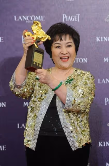 謝賢前妻72歲仍美艷,穿亮片裝太有貴婦范,發福絲毫不影響她的美
