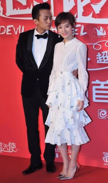 孫儷夫婦罕合體，她穿碎花裙氣質脫俗似仙女，鄧超當眾索吻太可愛