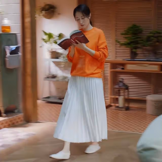 衛衣也能穿出優雅感?女神高圓圓親身示範衛衣的氣質穿搭,美爆了